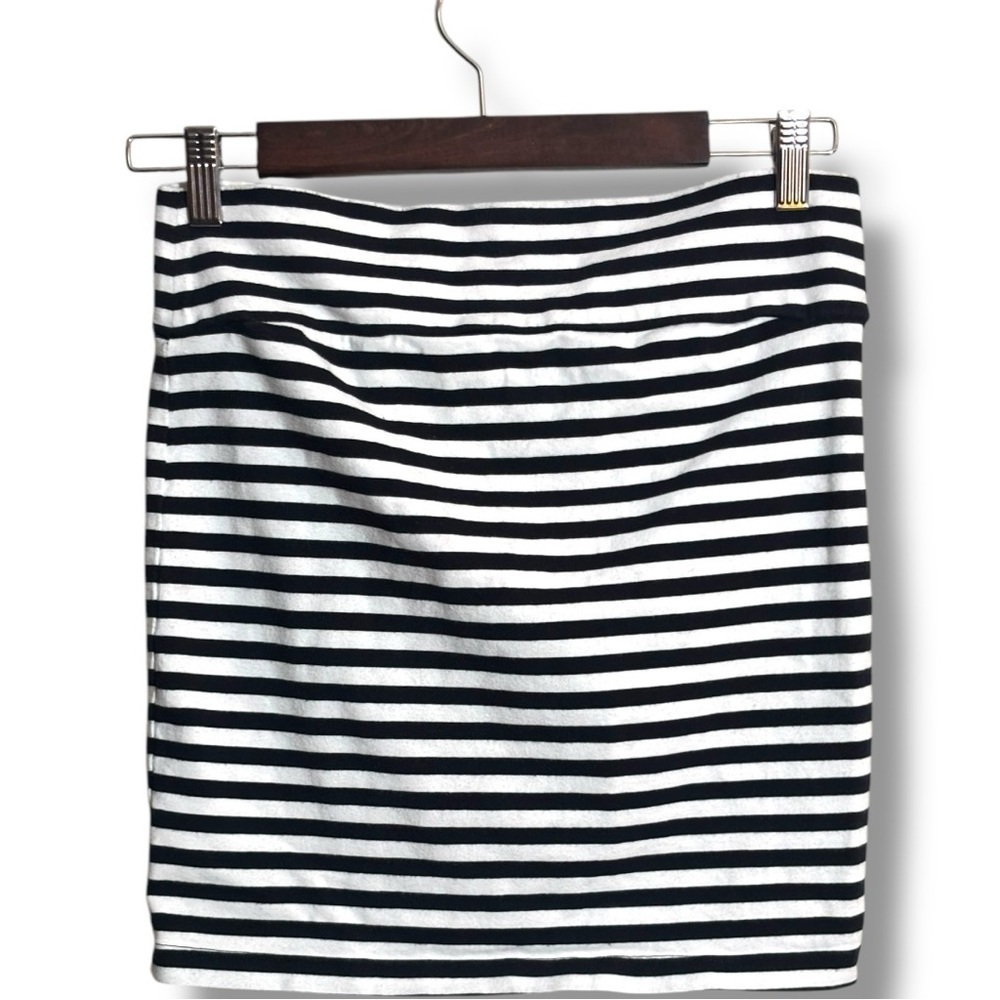 Black and White Contrasting Stripes High Waist Bodycon Mini Pencil Skirt - Picture 14 of 15